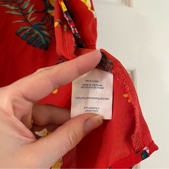 Sleeveless Hawaiian Tie Blouse - Picture 2 of 3